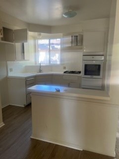 Building Photo - 14329 Chandler Blvd