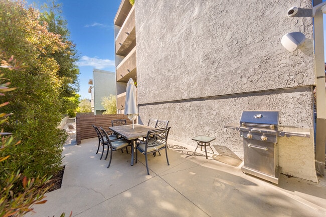 Building Photo - The Bellingham Apartments