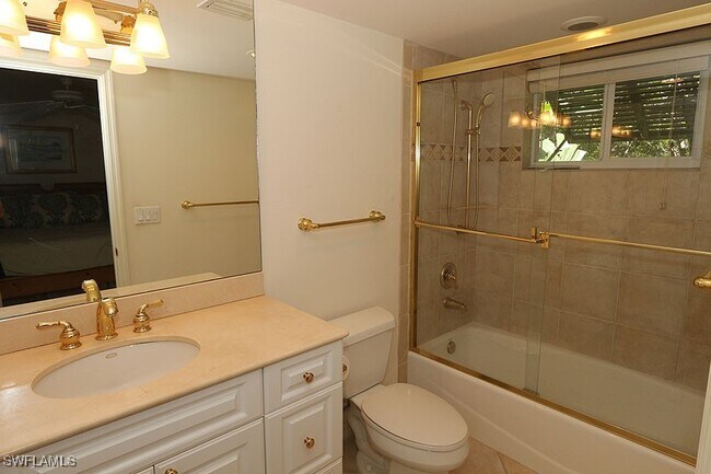 Building Photo - 480 5th St S