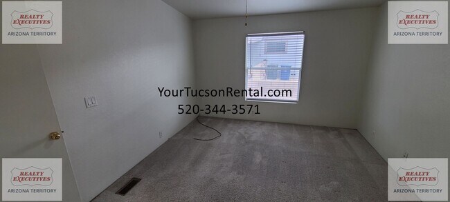 Building Photo - Irvington & Country Club area - 3 beds & 2 baths