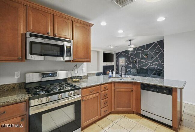 Building Photo - 3240 Bell Point Dr