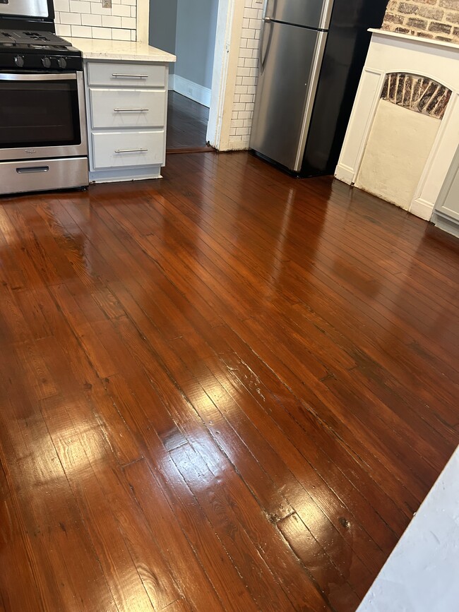 Building Photo - 935 N Roman St