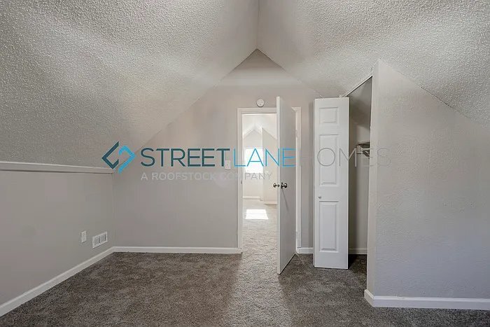 Building Photo - 723 3rd St