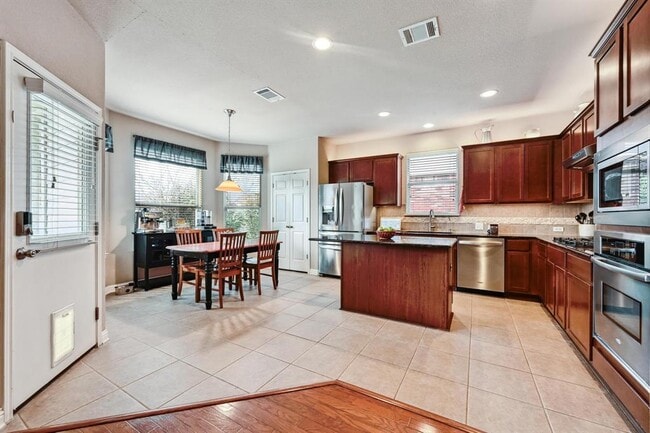 Building Photo - 138 Tranquility Mountain