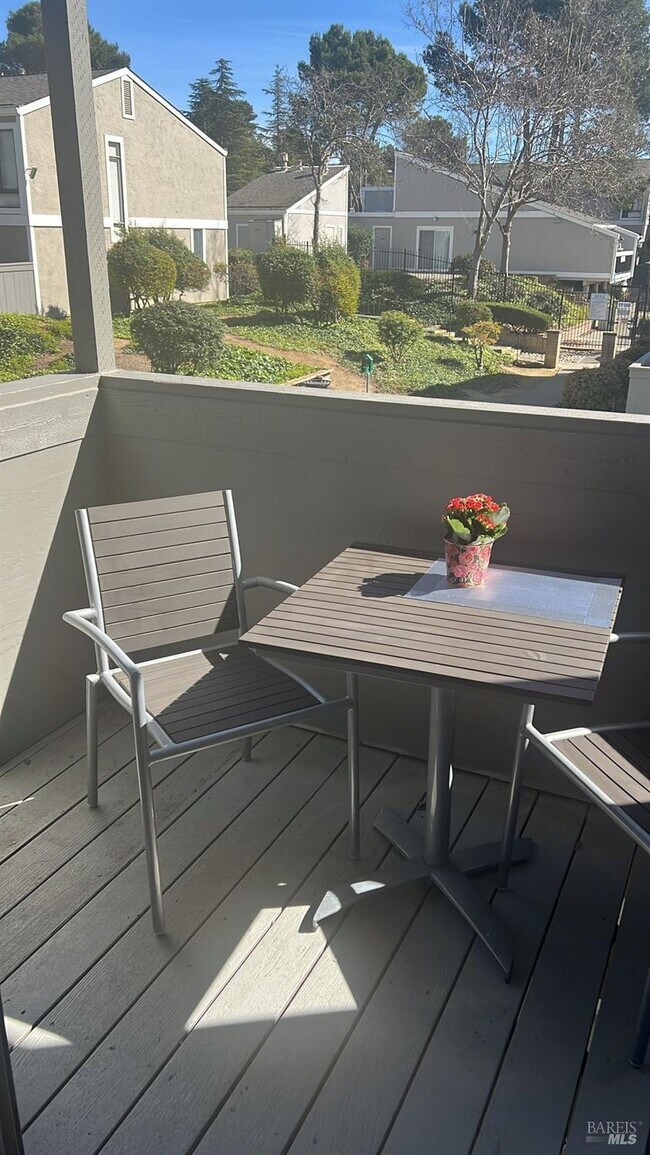 Building Photo - 900 Southampton Rd