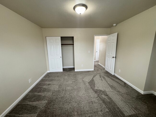 Building Photo - 114 Church St