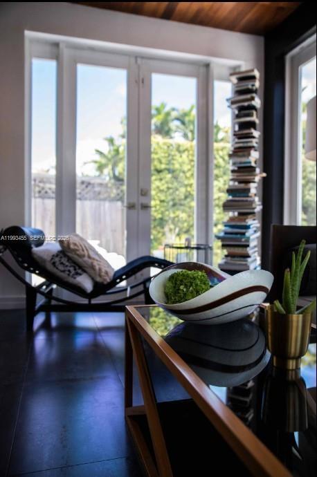 Building Photo - 738 NE 72nd Terrace