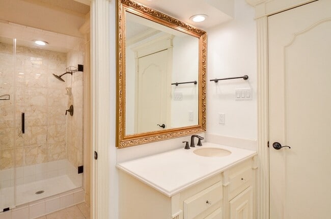 Building Photo - 44 Bayou Pointe Dr