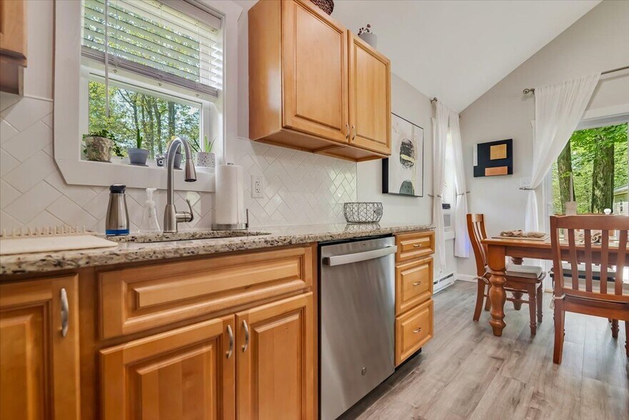 Building Photo - 9326 Fairmount Way