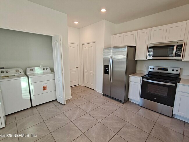 Building Photo - 114 Summer Moon Dr