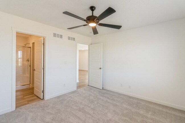Building Photo - NEAR WAUKEE NORTHWEST!! 4 bedroom, 3 Bath Home In Waukee.