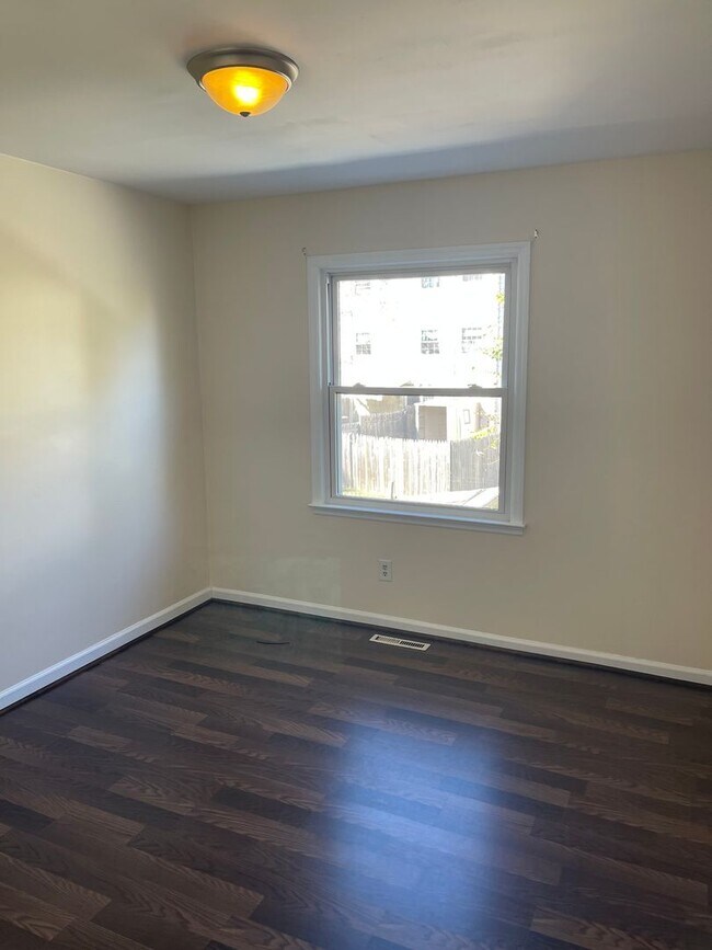 Building Photo - SOUTH STAFFORD TOWNHOME FOR RENT