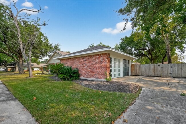 Building Photo - 5215 Stillbrooke Dr