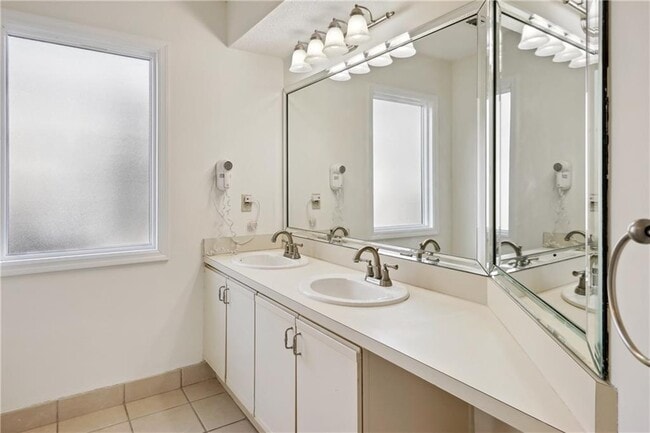 Building Photo - 286 Moss Oak Cir