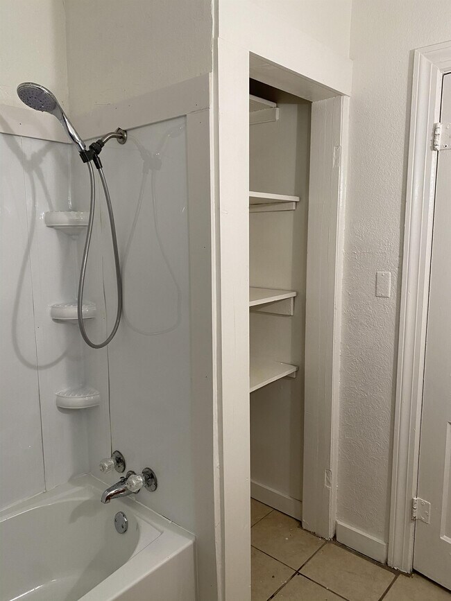 Building Photo - 1012 Boston St