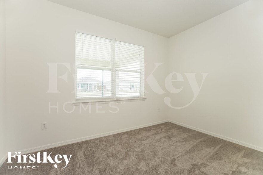 Building Photo - 1606 Isleta Lp