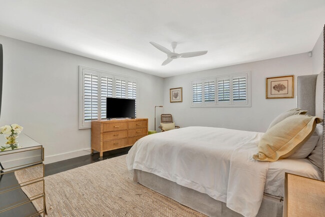 Building Photo - 136 Worth Ct S