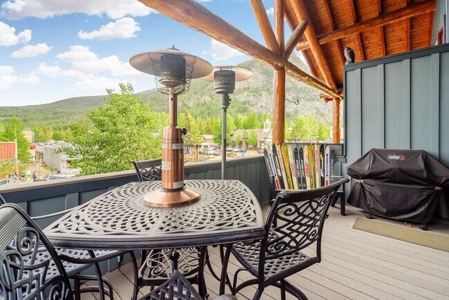 Building Photo - Downtown Frisco! Tons of space, amazing lo...