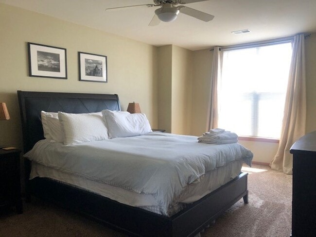 Building Photo - Spacious 2-Bedroom, 2-Bathroom Plus Loft C...