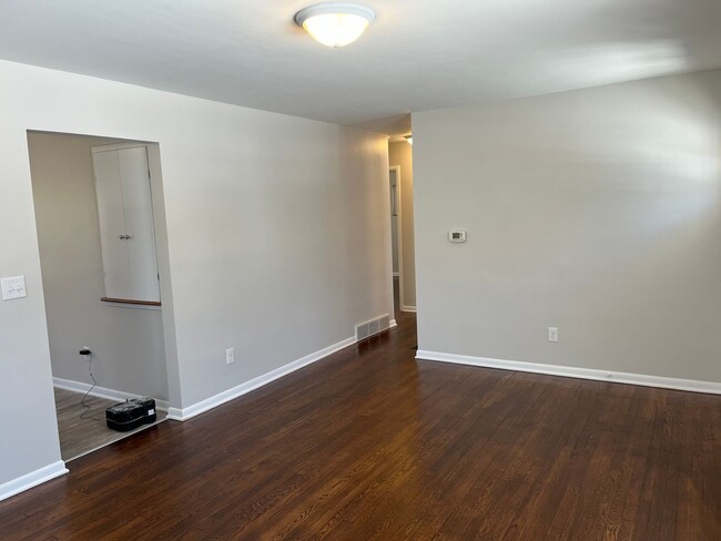 Building Photo - **BEAUTIFULLY REMODELED 3-BEDROOM/1.5 BATH HOUSE IN NORTH COLUMBUS!!**