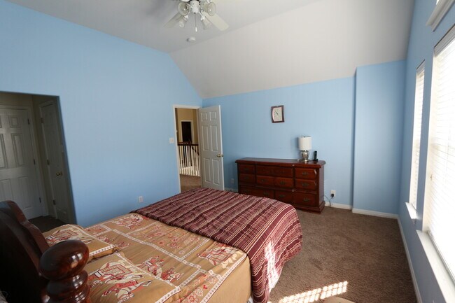 Building Photo - 21010 Wild Springs Dr