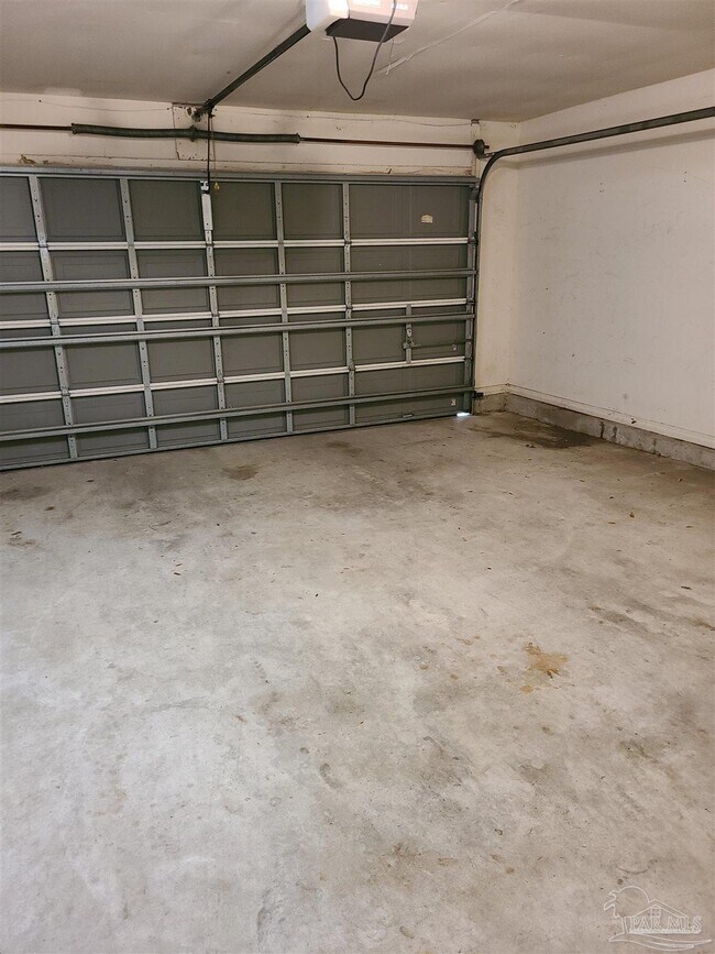 Building Photo - 708 Thornwood Pl