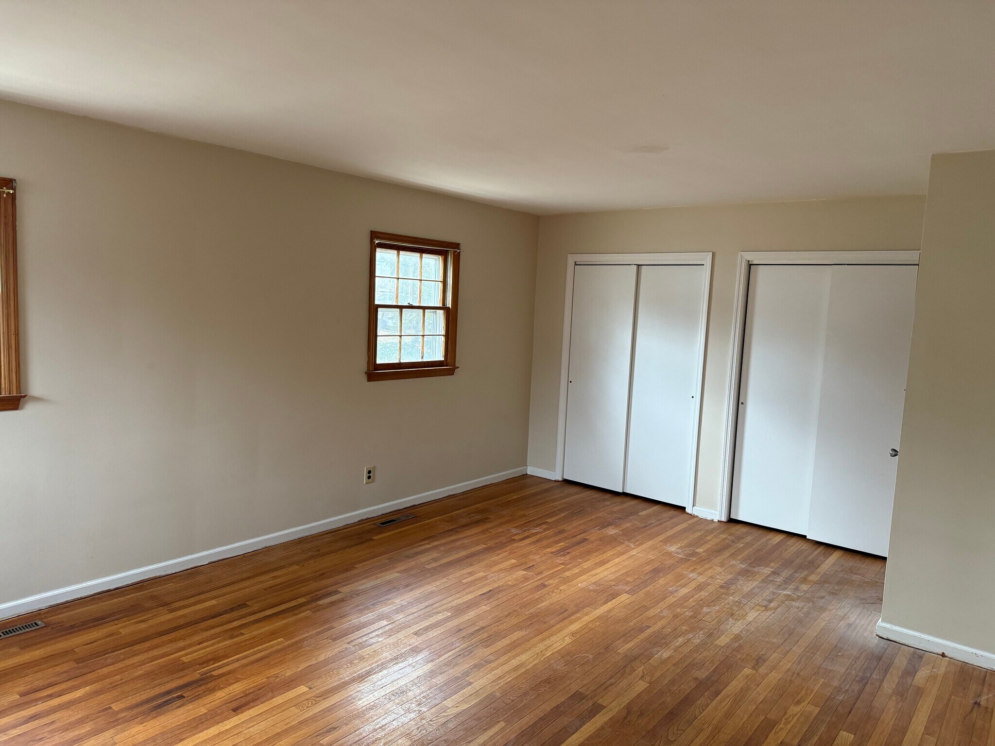 Building Photo - 448 Lake Ave