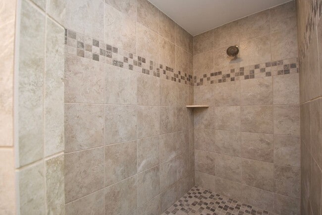 Building Photo - Cotswold S/D! 3Bed/2.5Bath Home with Fence...
