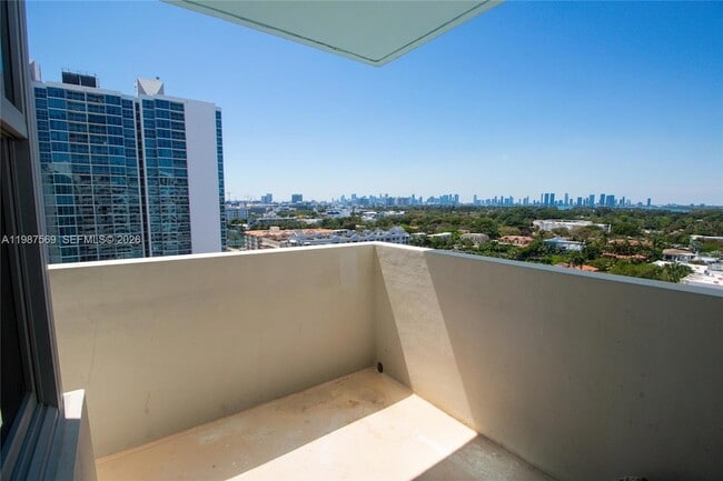 Building Photo - 2899 Collins Ave