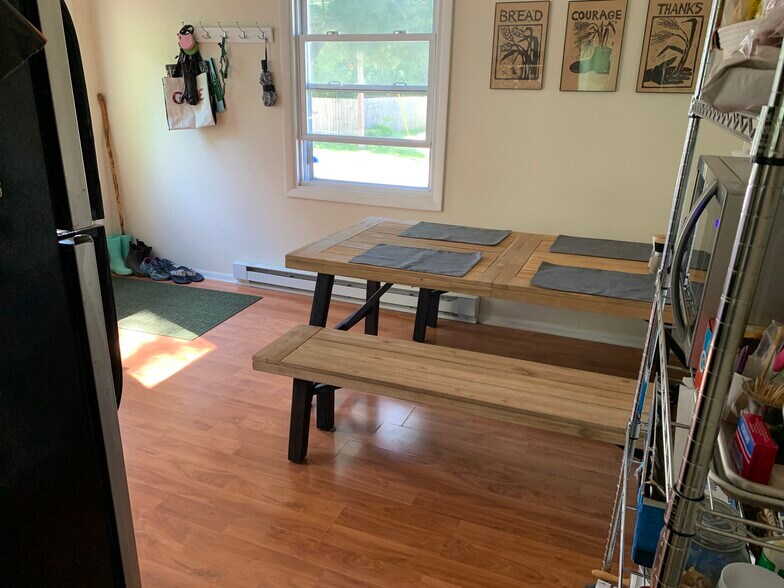 Building Photo - 12 Pine St