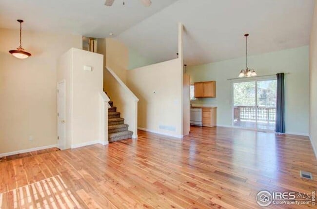 Building Photo - 221 Green Teal Dr