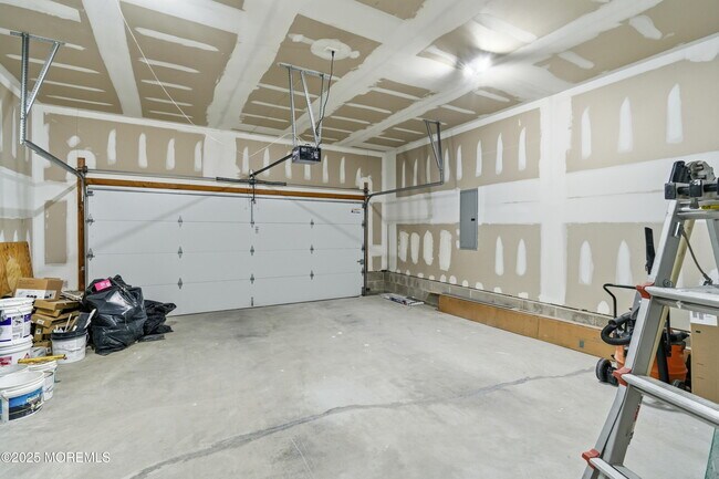 Building Photo - 225 Mirage Blvd