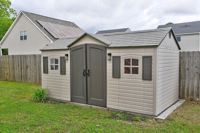Building Photo - MOVE IN READY! GORGEOUS HOME IN CHESAPEAKE!