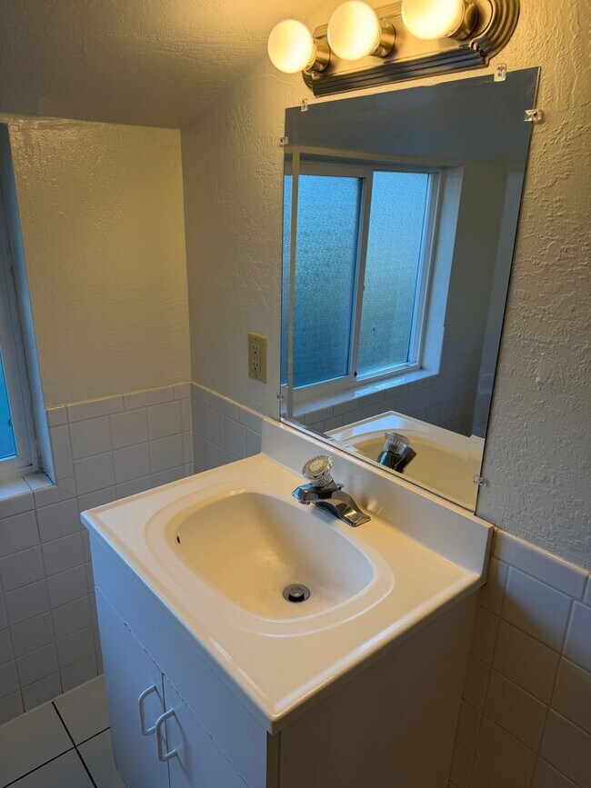 Building Photo - 863 G St