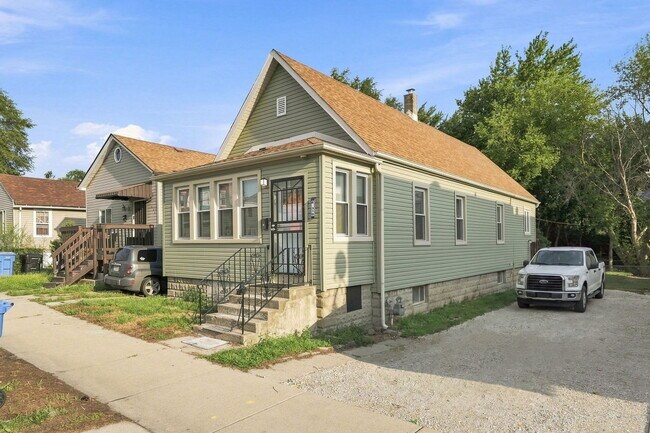 Building Photo - 310 E 138th St