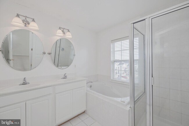 Building Photo - 5108 English Terrace