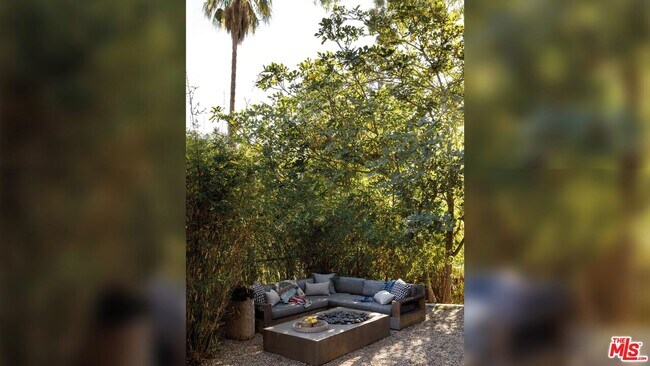 Building Photo - 8970 Wonderland Park Ave