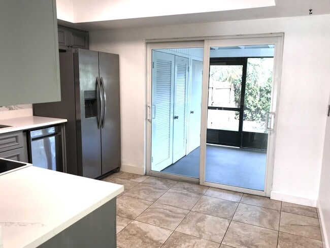 Building Photo - 2858 N Dixie Hwy