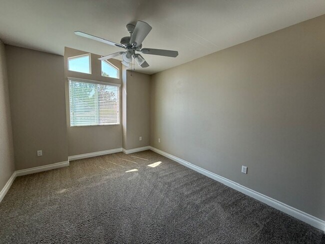 Building Photo - White Picket Fence Home in Irvine