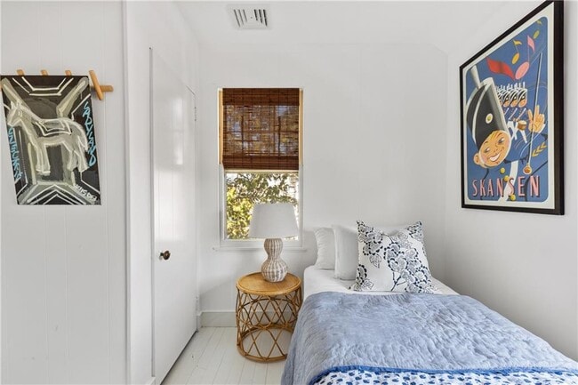 Building Photo - 193 Coggeshall Ave