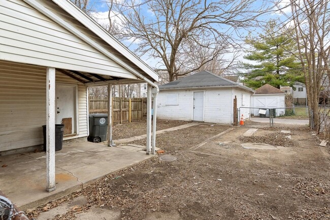 Building Photo - 544 Troy St