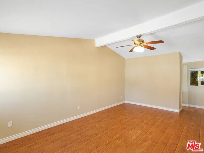Building Photo - 526 N Emerald Dr