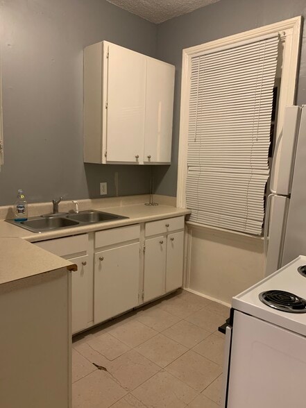 Building Photo - 421 E Anderson St