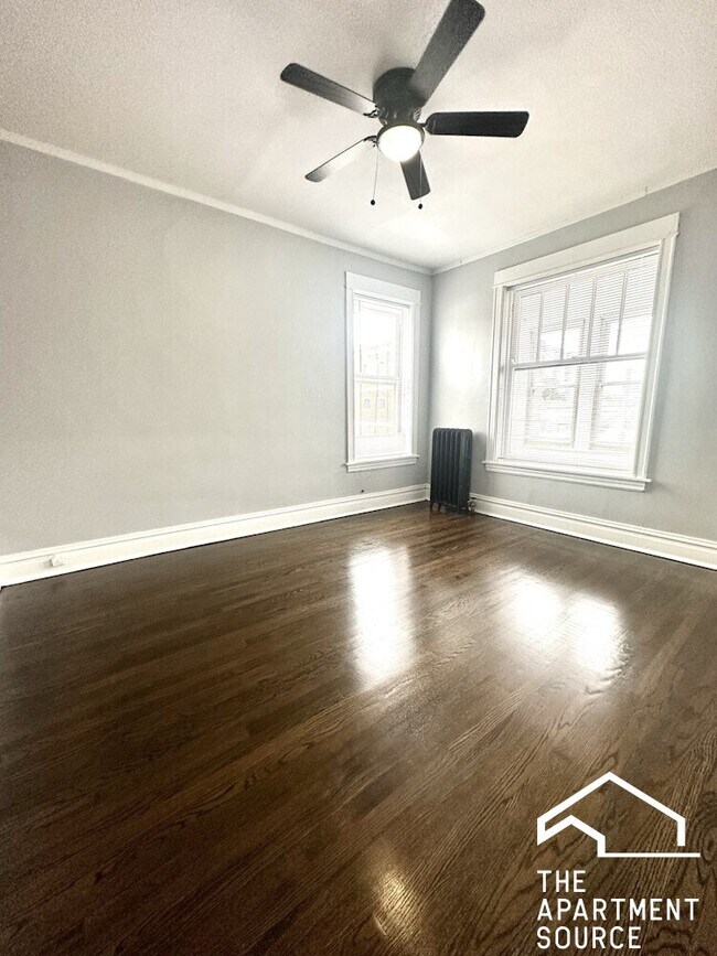 Building Photo - 1216 W Rosemont Ave
