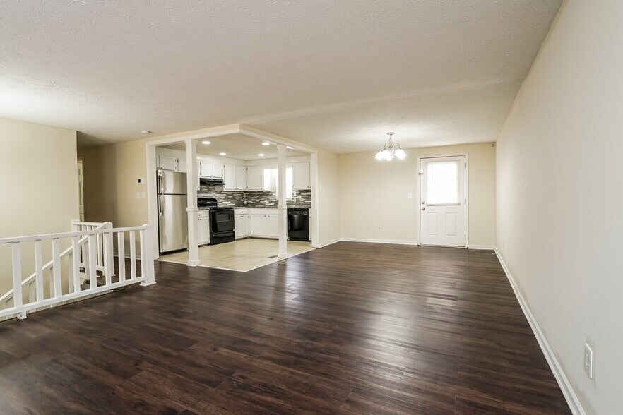 Building Photo - 3075 Flowers Dr