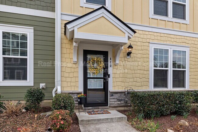Building Photo - 410 Triumph Ln