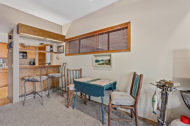 Building Photo - 2650 N Valley View Rd