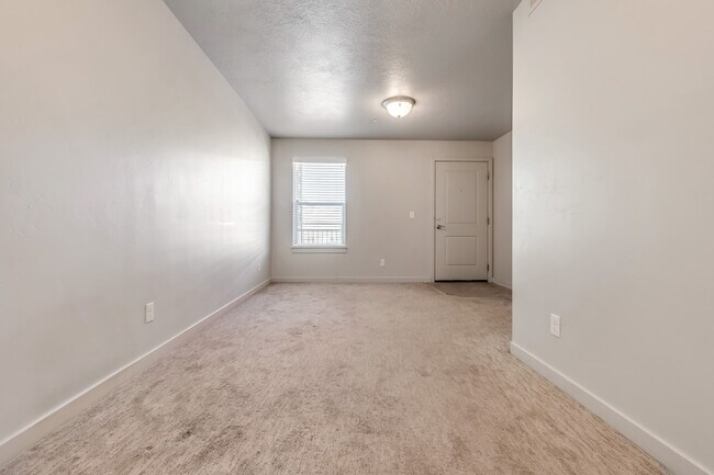 Building Photo - 1081 W 993 N