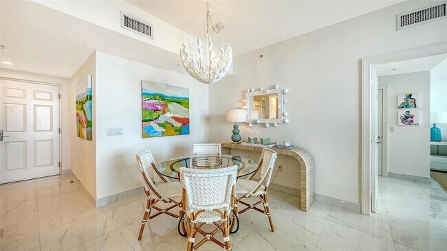 Building Photo - 800 N Tamiami Trl