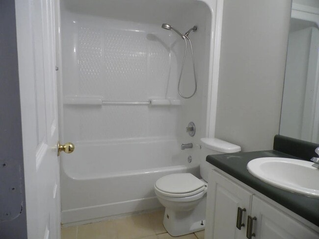 Building Photo - 147 Royal Dr